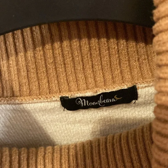 Star 🌟 Sweater - Picture 2 of 3